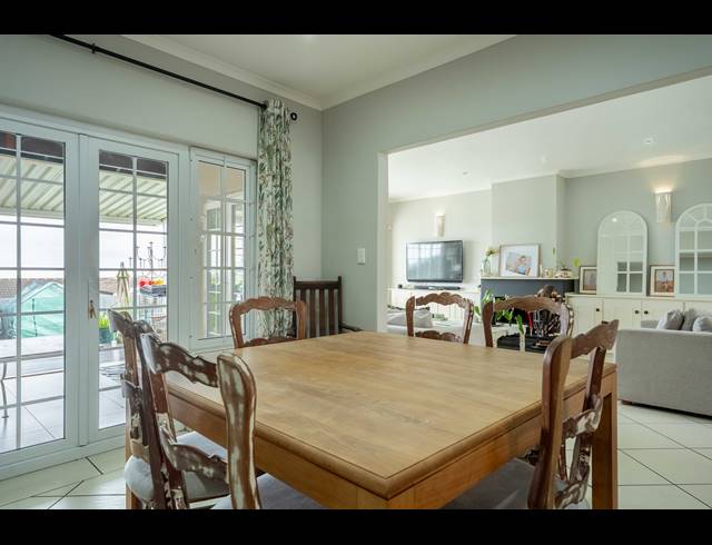 4 BEDROOM TOWNHOUSE FOR SALE IN GILLITTS